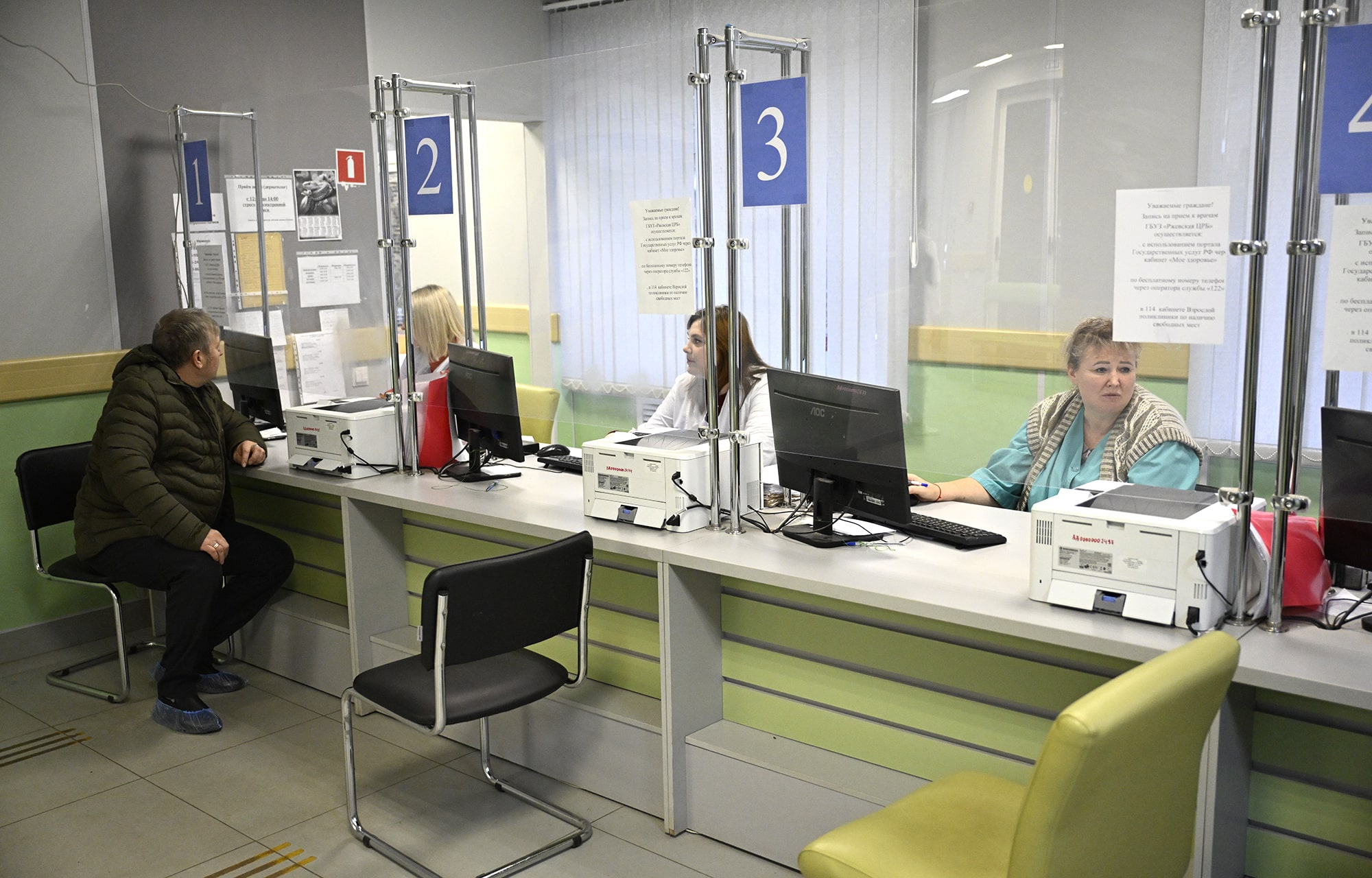 Виталий Королев поставил задачи по модернизации поликлиники в Ржеве