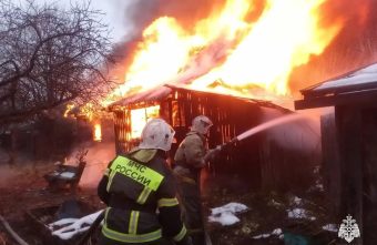 В Тверской области сгорело заброшенное строение строение