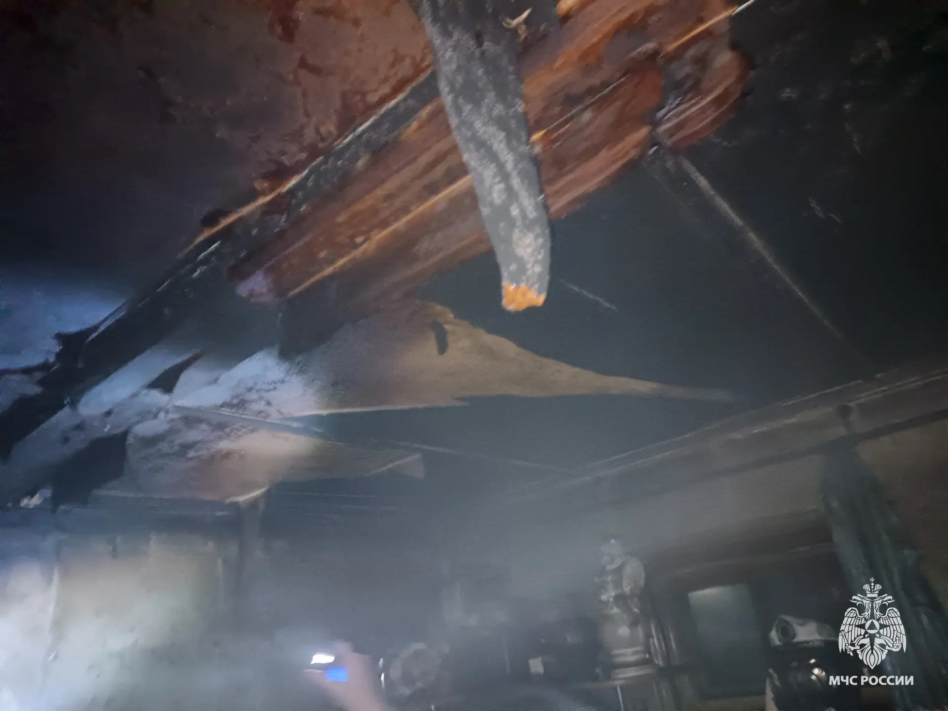 В Тверской области жильцы дома и пожарные справились с огнём