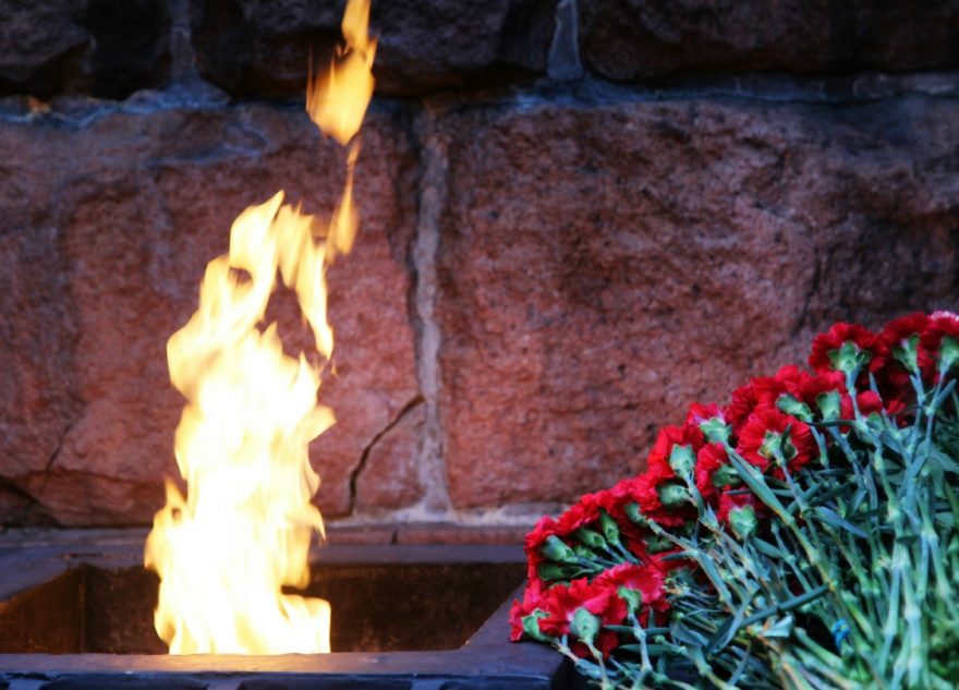 Полковник юстиции и кадеты возложили цветы к Обелиску Победы в Твери