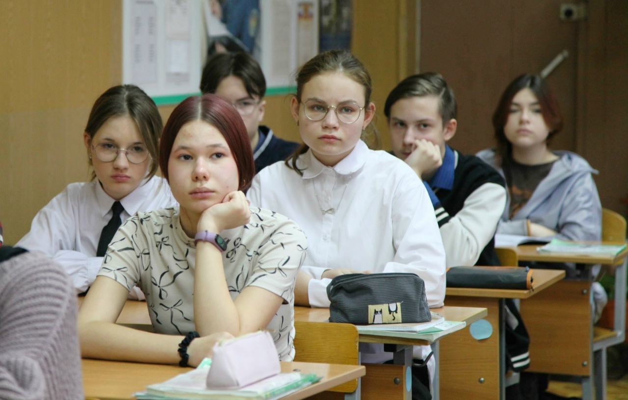 Офицер Следственного комитета рассказал школьникам о памятной для России дате