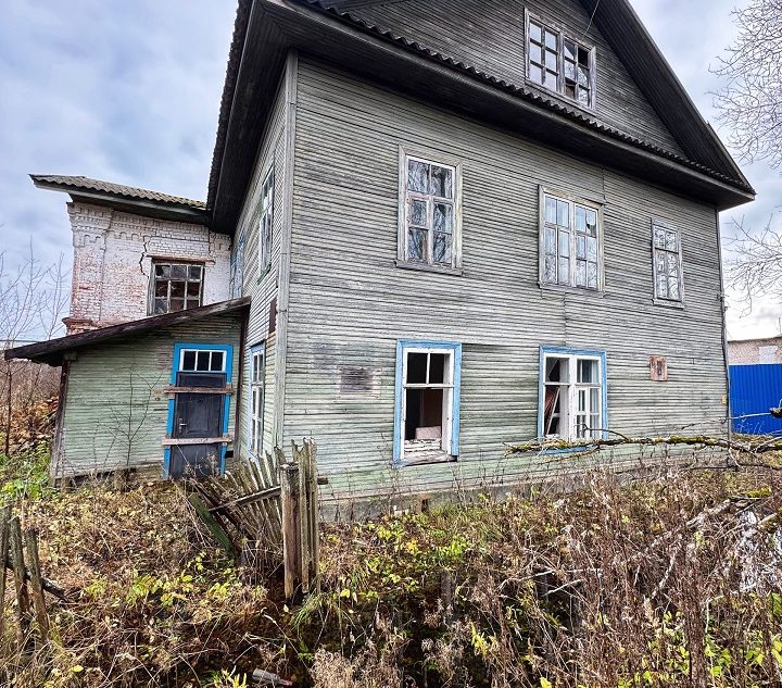 В Тверской области разрушается дом Ожегова