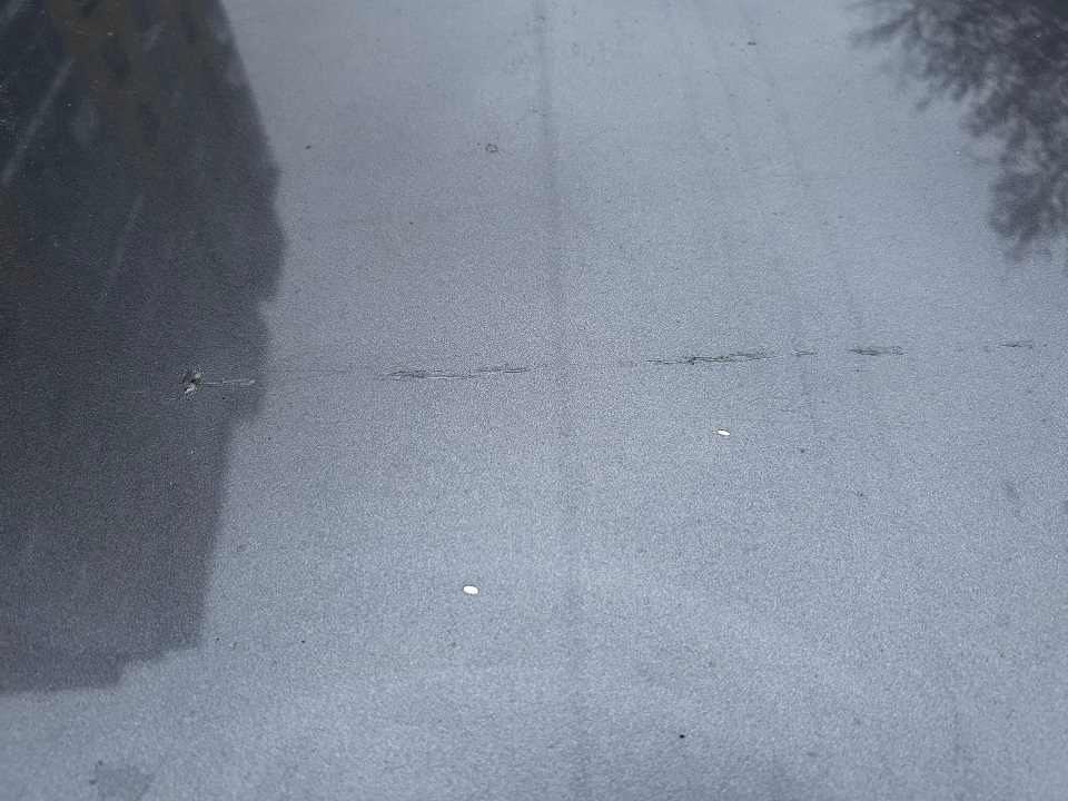 В Твери неизвестный зацементировал припаркованный автомобиль