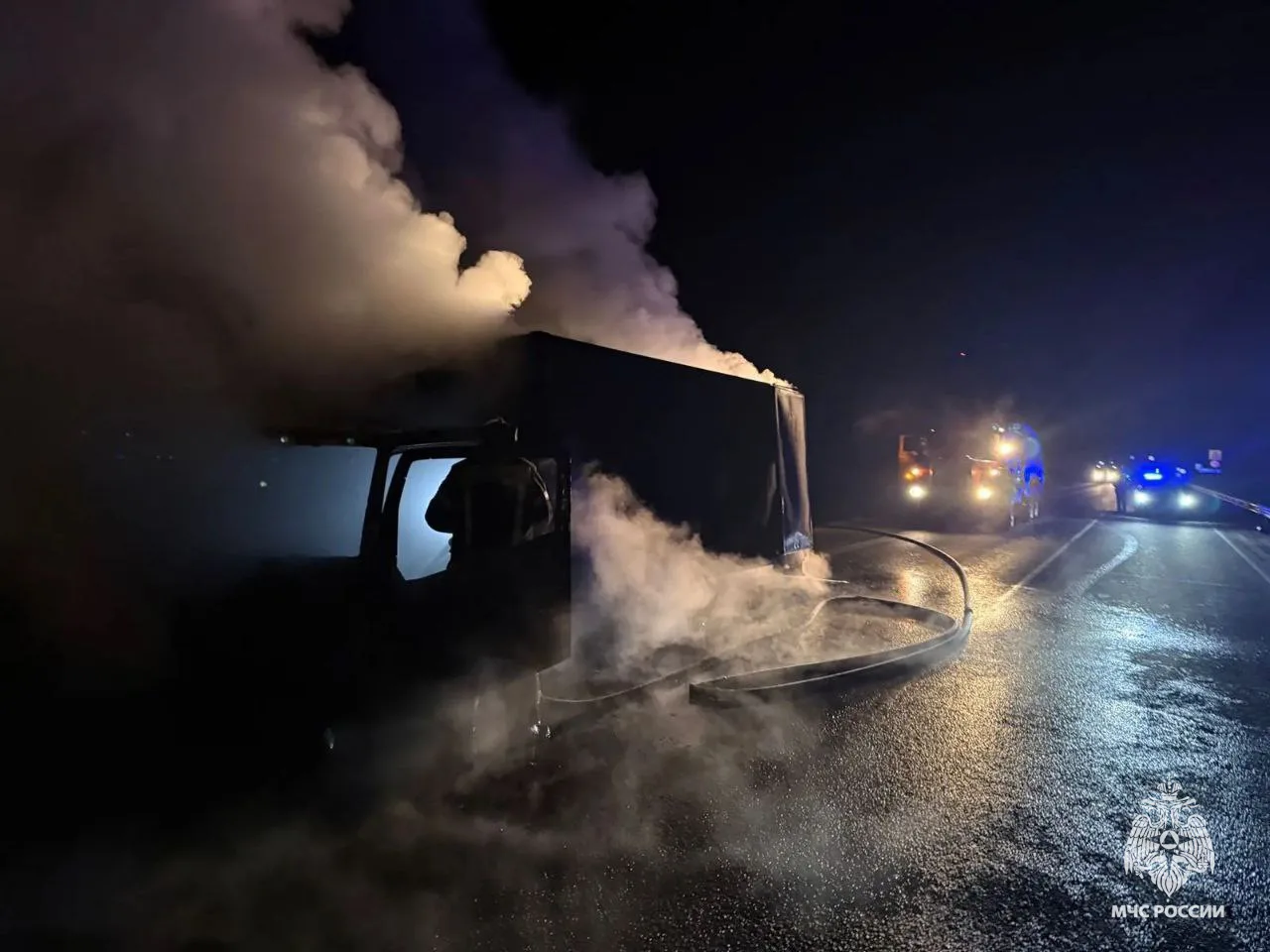 На дороге в Тверской области вспыхнул автомобиль