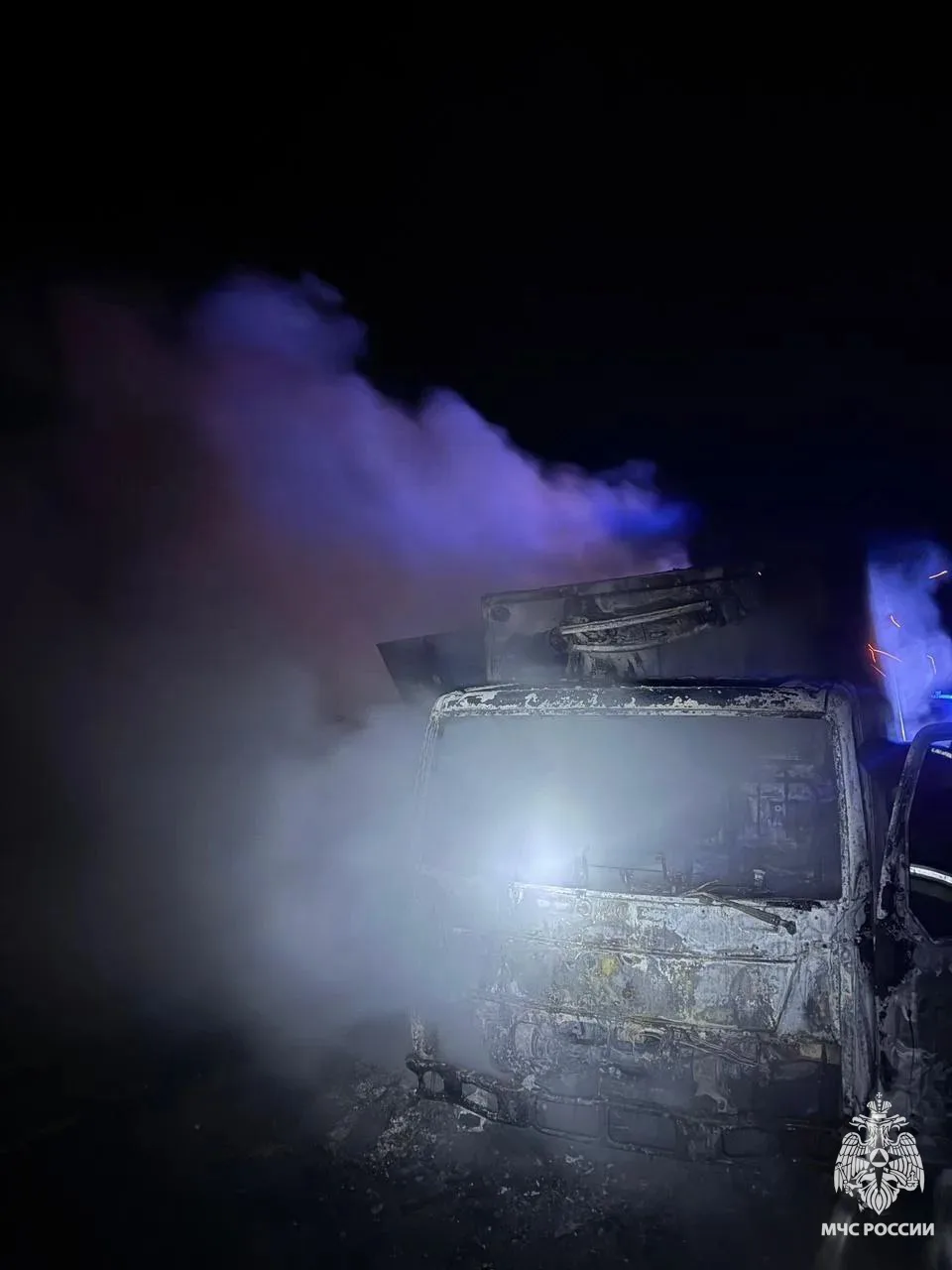 На дороге в Тверской области вспыхнул автомобиль