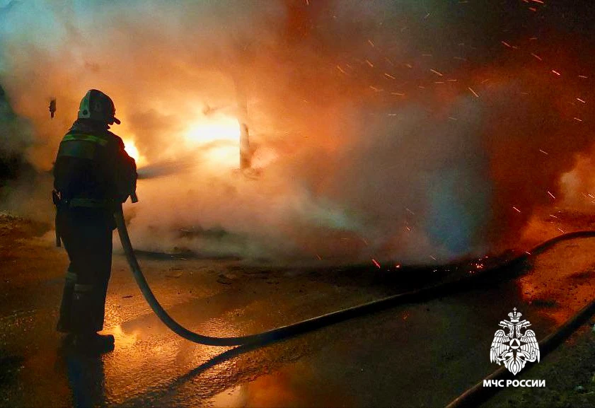 На шоссе в Тверской области сгорел автобус