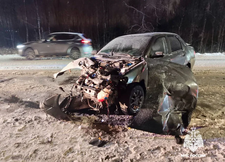 На шоссе в Твери произошло серьезное ДТП с тремя автомобилями