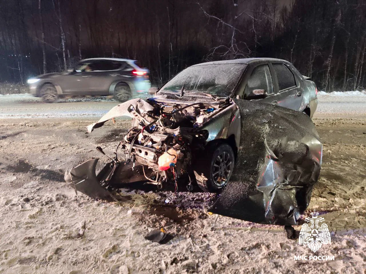 На шоссе в Твери произошло серьезное ДТП с тремя автомобилями