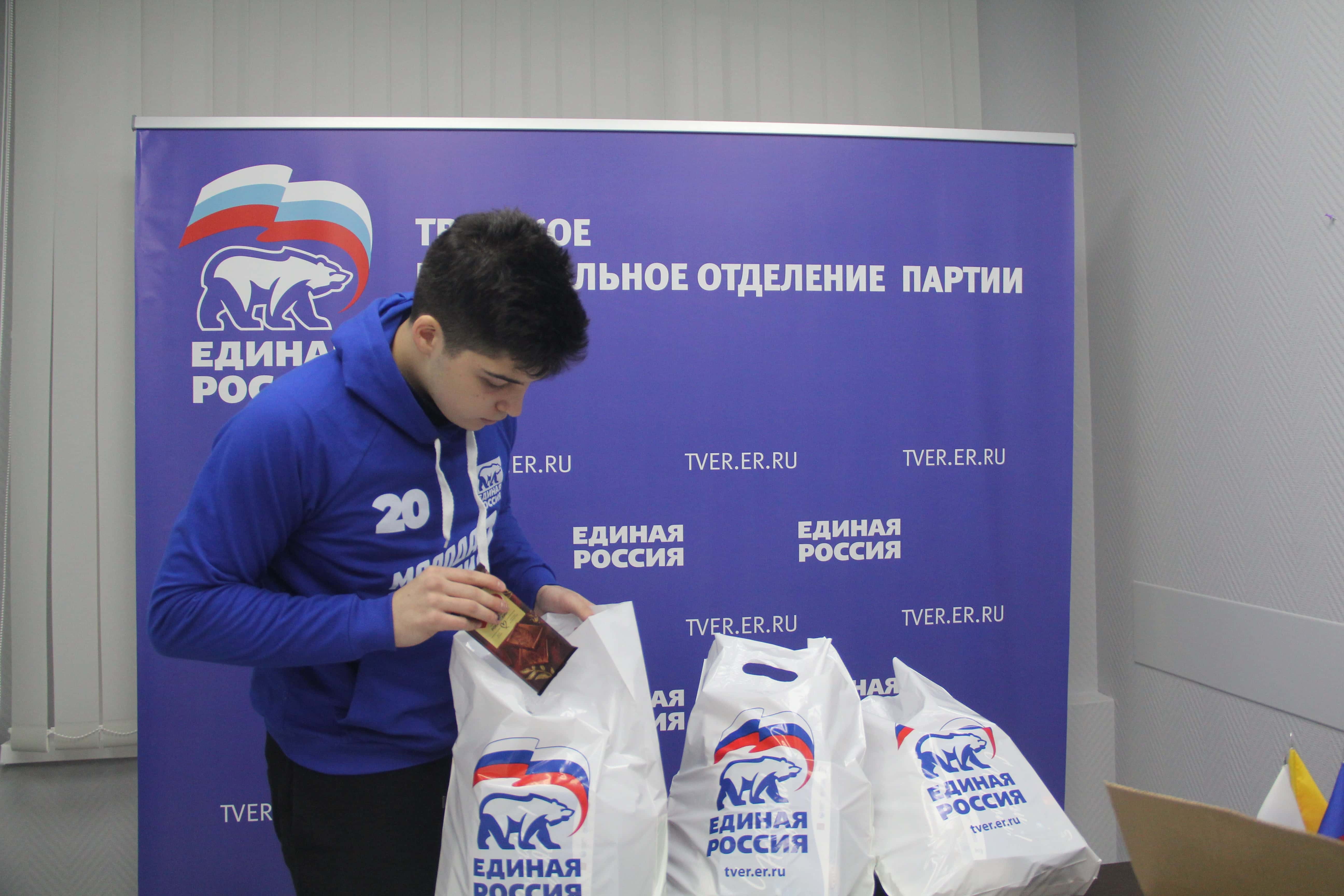 Волонтеры «Единой России» готовятся к акции «С Новым годом, ветеран!»