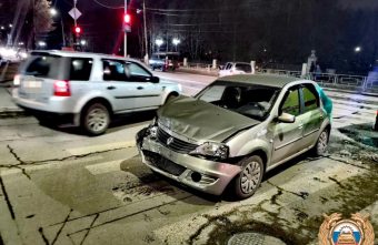В Твери пострадала пассажирка не проскочившей легковушки В Твери пострадала пассажирка не проскочившей легковушки