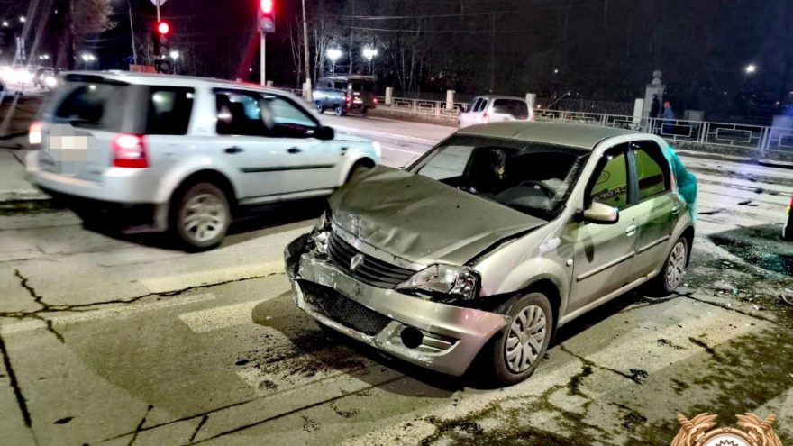 В Твери пострадала пассажирка не проскочившей легковушки
