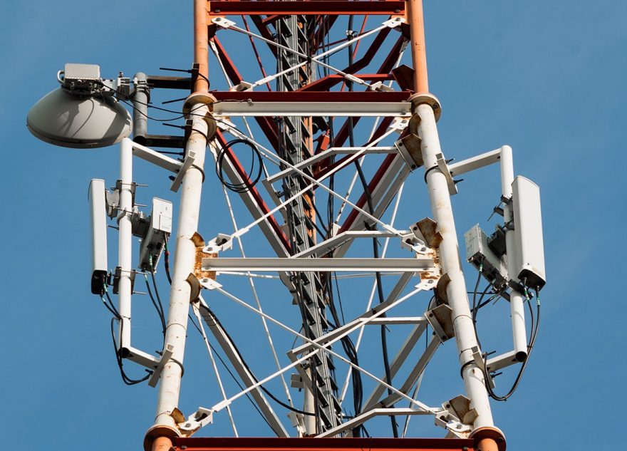 МегаФон получит 1500 базовых станций российского производителя YADRO