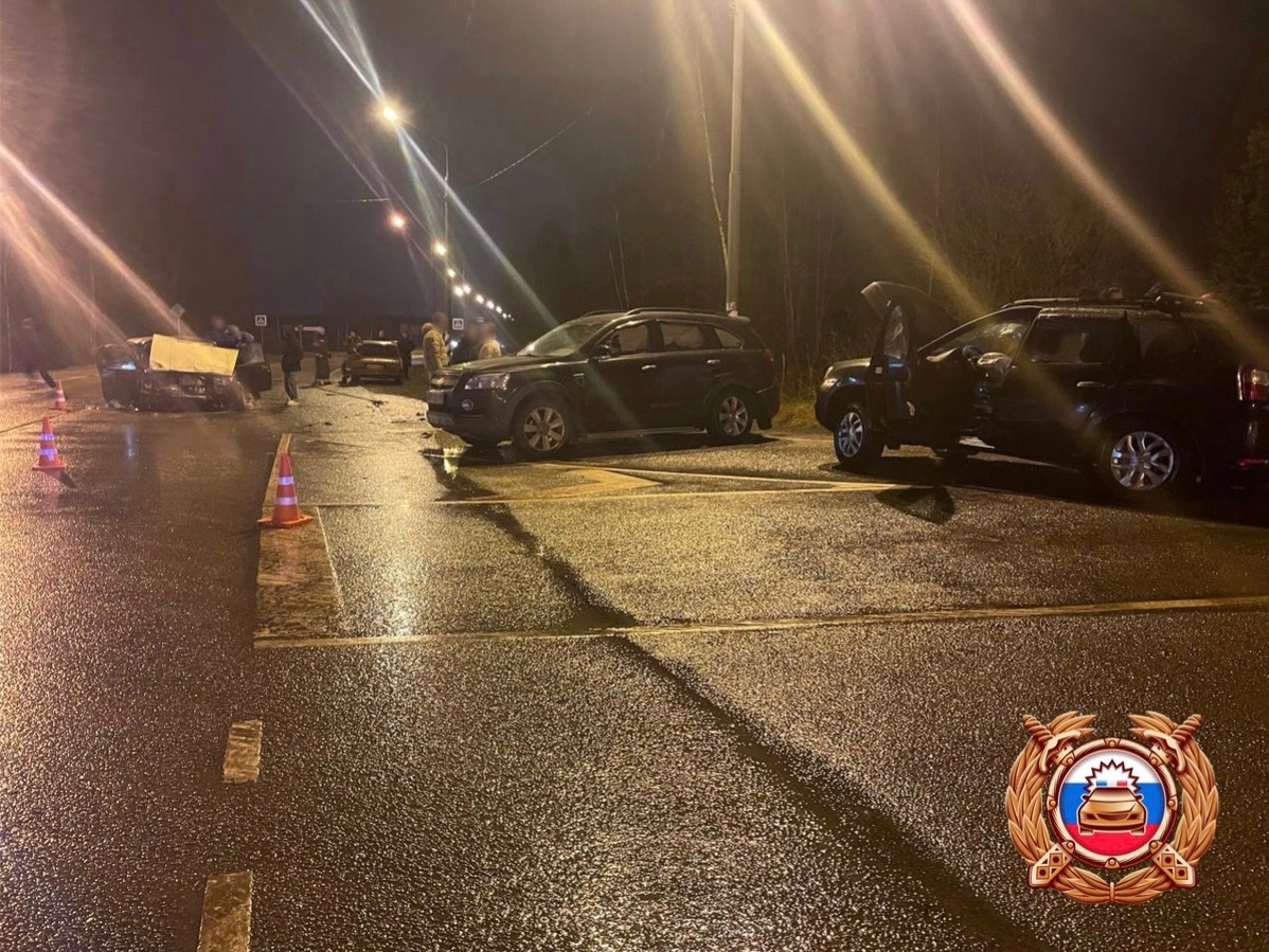 Два человека пострадали в тройном ДТП в Тверской области