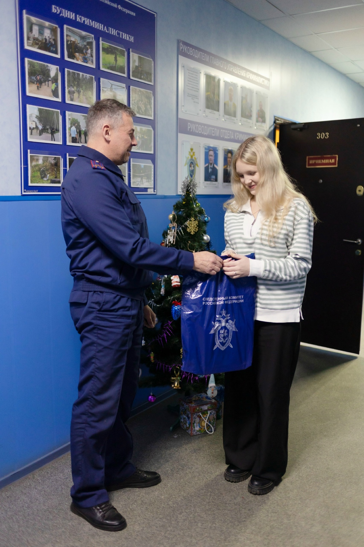 В Тверской области сотрудники Следственного комитета исполнили новогоднее желание школьницы