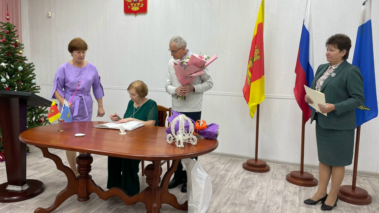 В Вышневолоцком округе чествовали золотых юбиляров супружеской жизни