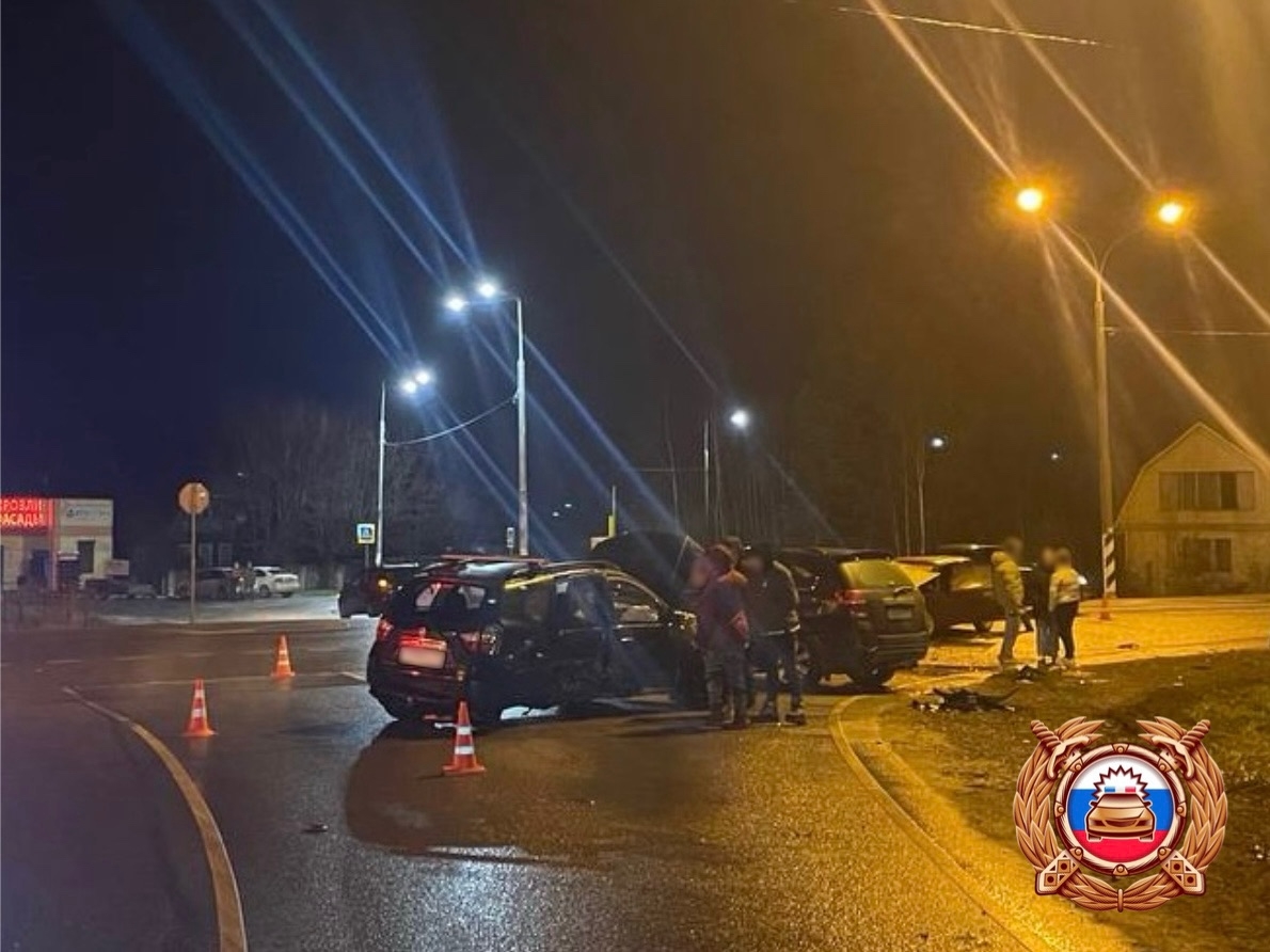 Два человека пострадали в тройном ДТП в Тверской области