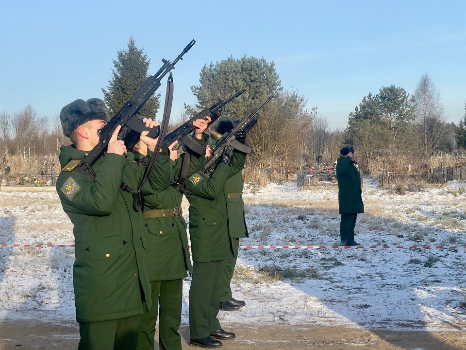 В Тверской области проводили в последний путь рядового Ивана Голубцова