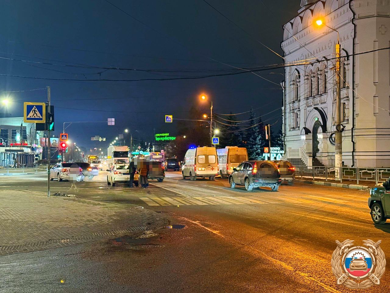Три легковушки столкнулись на перекрестке у вокзала в Твери