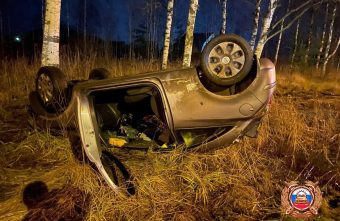 На трассе под Тверью перевернулся автомобиль автомобиль