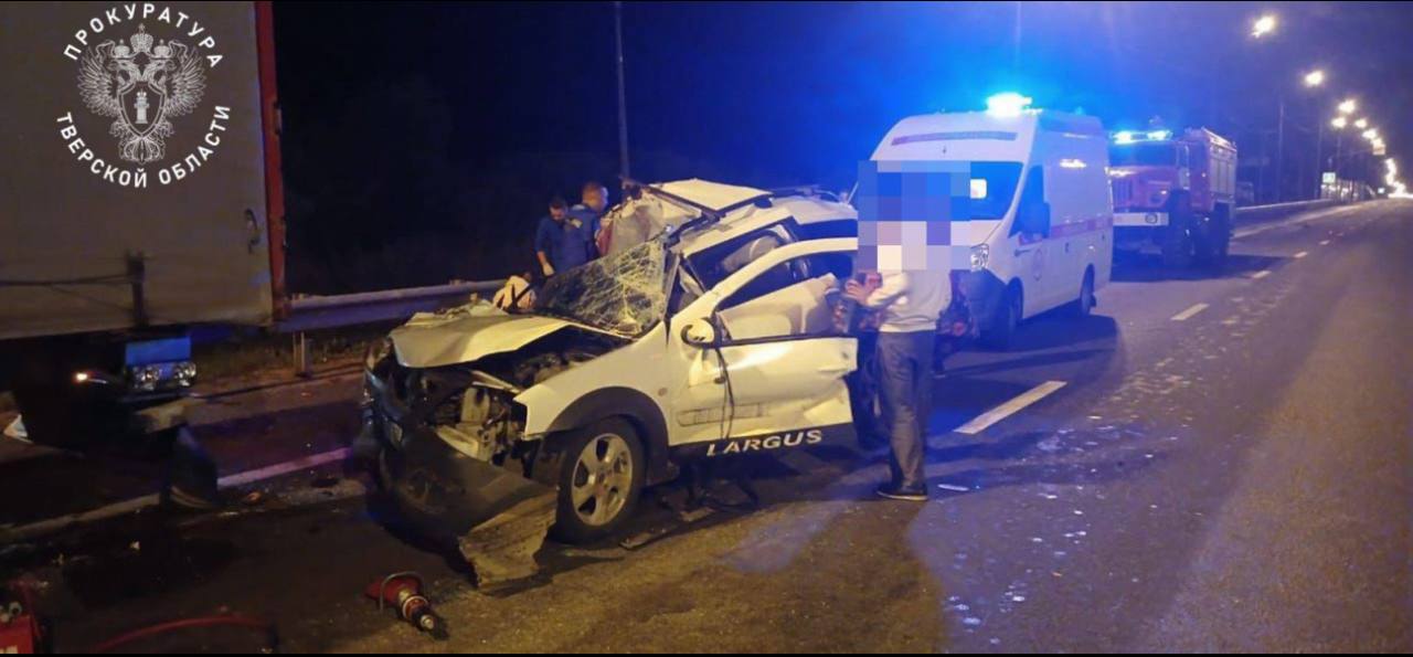 В деревне под Тверью пьяный гость угнал машину и попал в ДТП