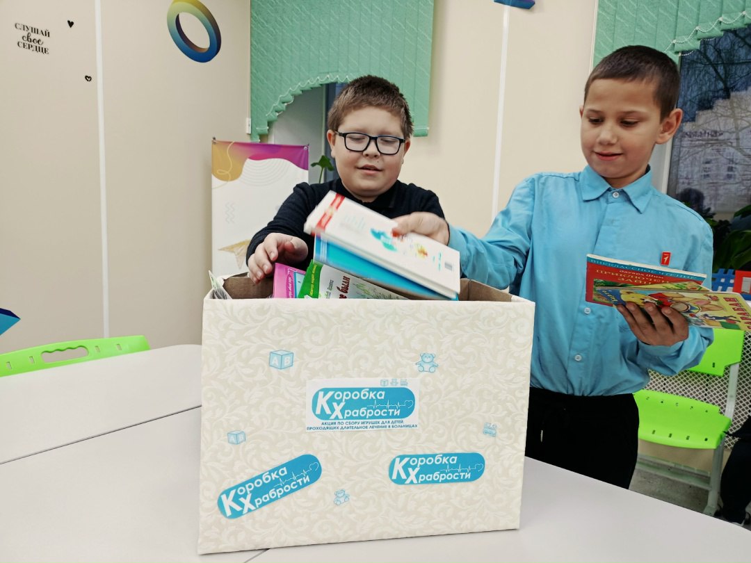 В регионе представители партии «Единая Россия» передают игрушки детям, которые проходят лечение в больницах