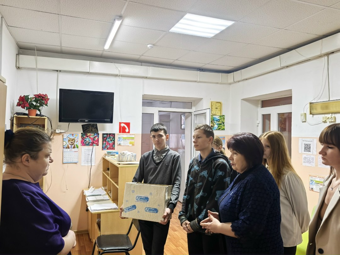 В регионе представители партии «Единая Россия» передают игрушки детям, которые проходят лечение в больницах