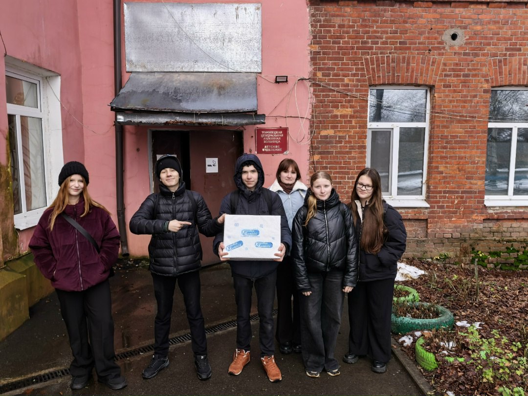 В регионе представители партии «Единая Россия» передают игрушки детям, которые проходят лечение в больницах