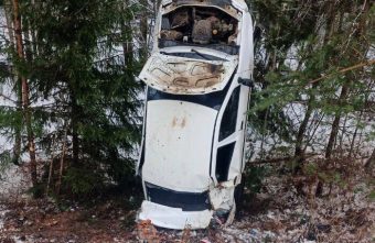 В Тверской области пострадал водитель опрокинувшегося автомобиля