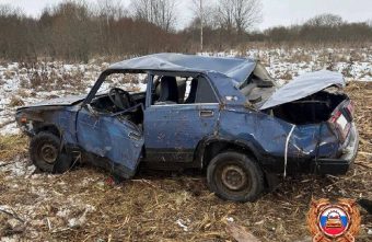 Водителя и пассажира доставили в больницу после ДТП в Тверской области доставили