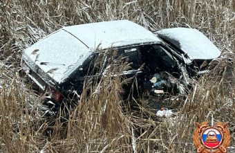 В Тверской области пострадал водитель съехавшего с дороги ВАЗа В Тверской области пострадал водитель съехавшего с дороги ВАЗа
