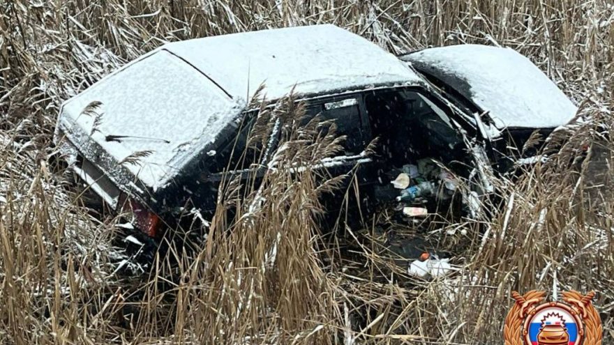 В Тверской области пострадал водитель съехавшего с дороги ВАЗа