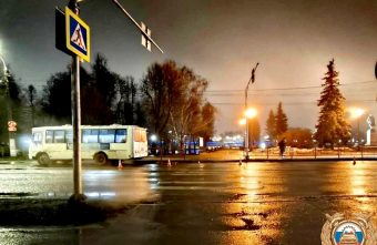 Водитель автобуса сбил двух женщин на зебре в Твери автобуса