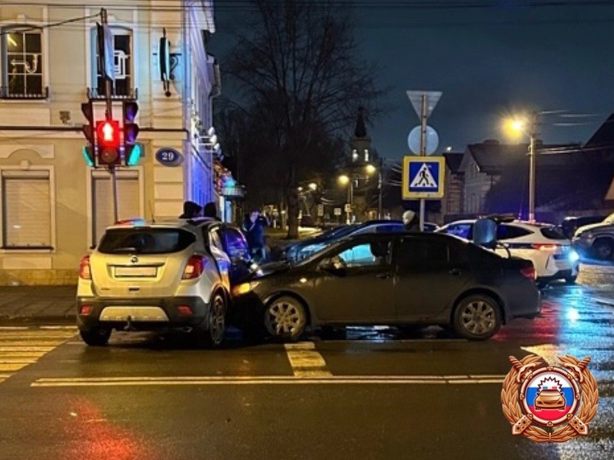 Три человека пострадали в столкновении “Опеля” и “Тойоты” в Твери