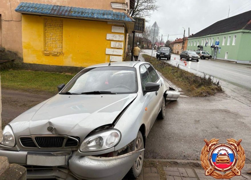 75-летнюю женщину доставили в больницу после ДТП в Тверской области