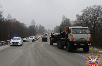 Женщина пострадала в столкновении "Логана" и КАМАЗа в Тверской области пострадала