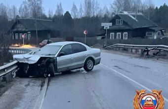 В Тверской области девушка-водитель налетела на отбойник отбойник