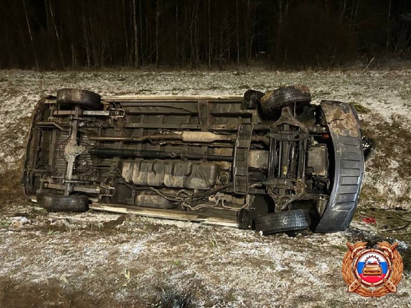 В Тверской области слетел с трассы и опрокинулся "Мерседес"