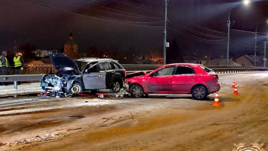 В Твери водитель выехал на встречку и устроил ДТП