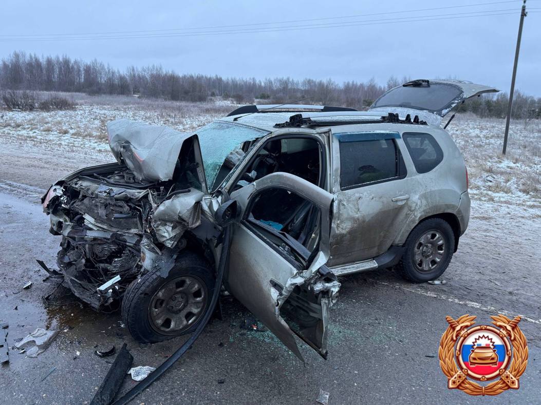 Три человека пострадали в столкновении двух автомобилей под Тверью