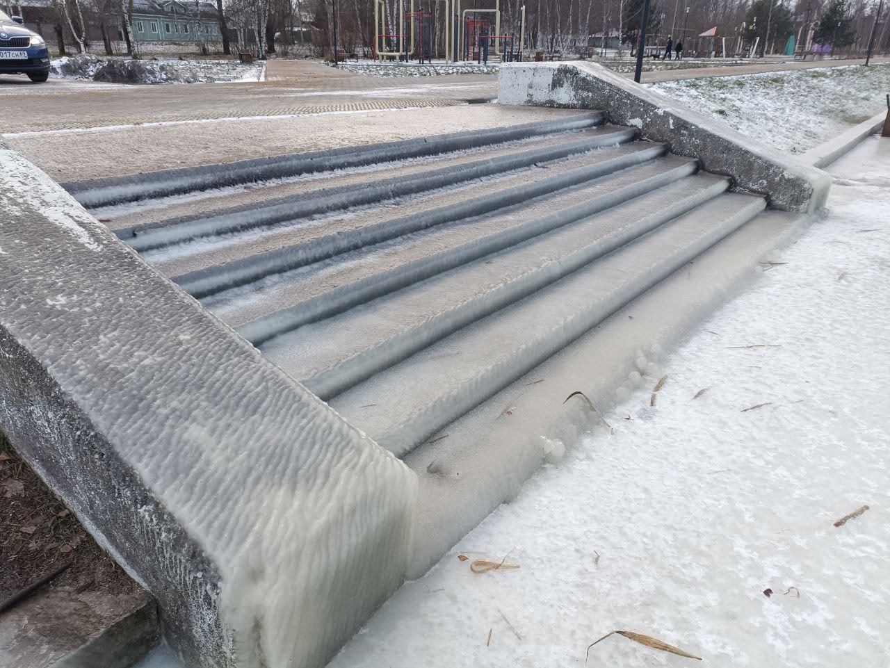 На набережной в Тверской области появился ледяной музей