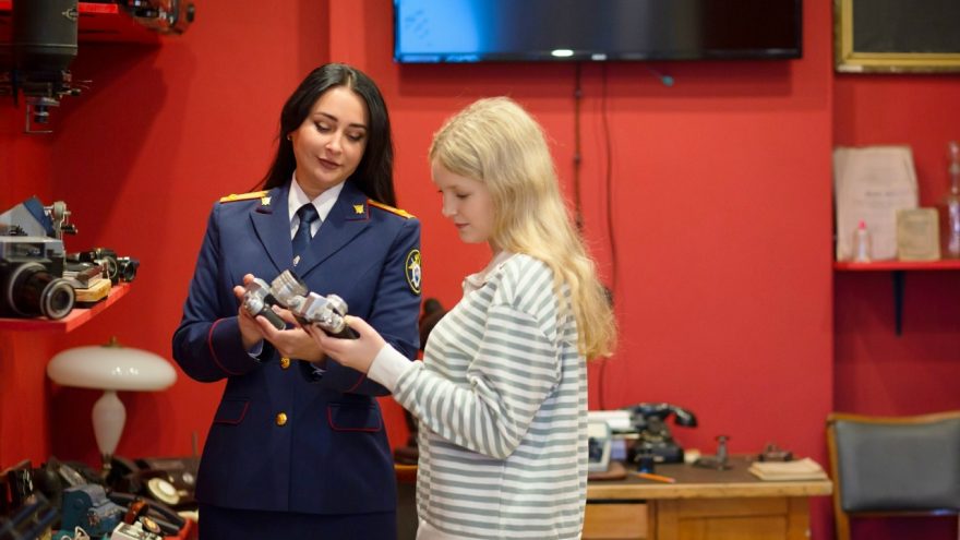 В Тверской области сотрудники Следственного комитета исполнили новогоднее желание школьницы