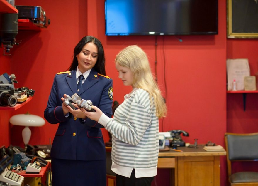 В Тверской области сотрудники Следственного комитета исполнили новогоднее желание школьницы