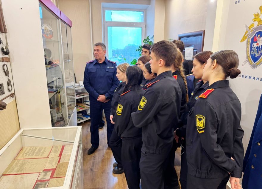 В День Героев Отечества офицер СК встретился с кадетами профильного класса