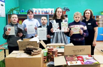 Школьники из Андреаполя собрали вместе с родителями партию гумпомощи для бойцов СВО