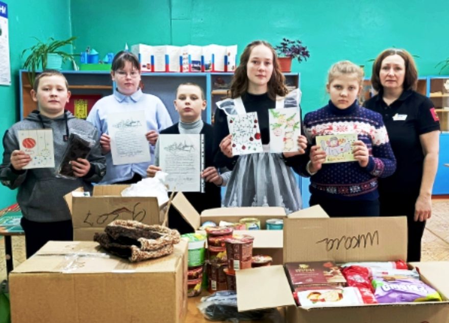 Школьники из Андреаполя собрали вместе с родителями партию гумпомощи для бойцов СВО