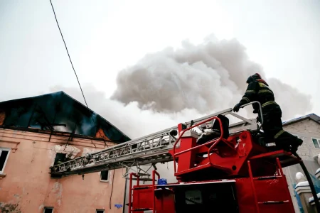 В Твери сгорела внутренняя отделка из-за неисправного обогревателя сгорела