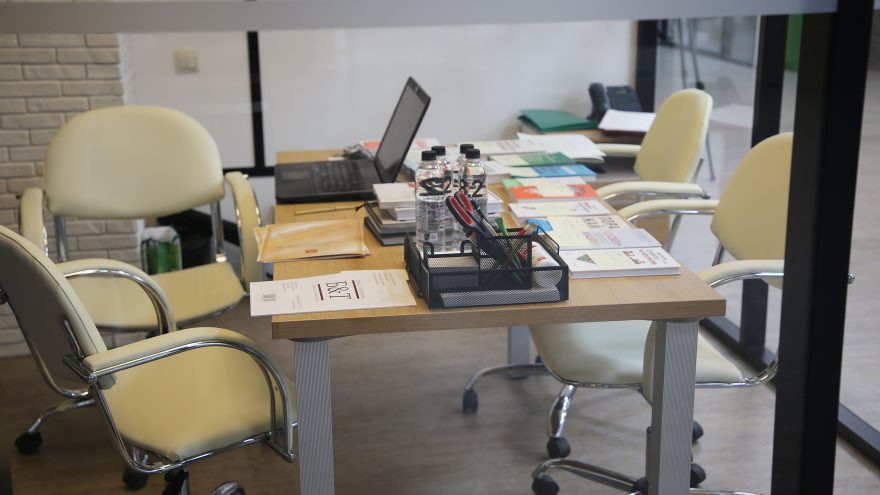 Как правильно выбрать офисную мебель