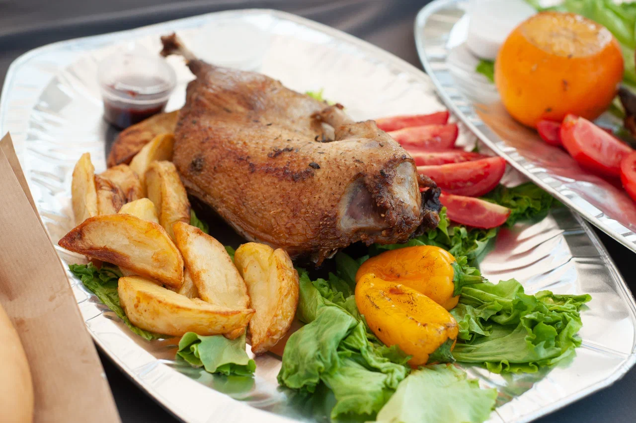 Стало известно, сколько будет стоить новогодний стол в этом году