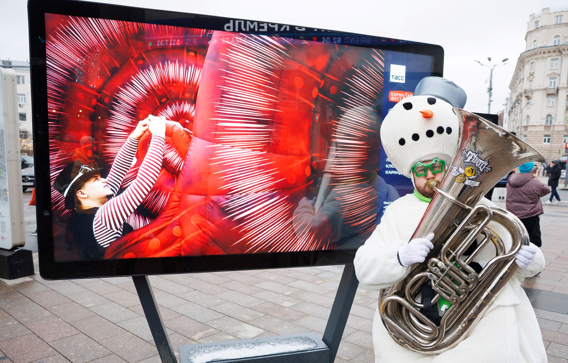 В ТАСС представили уникальную фотовыставку о легендарном клоуне Карандаше и посвященном ему фестивале в Тверской области