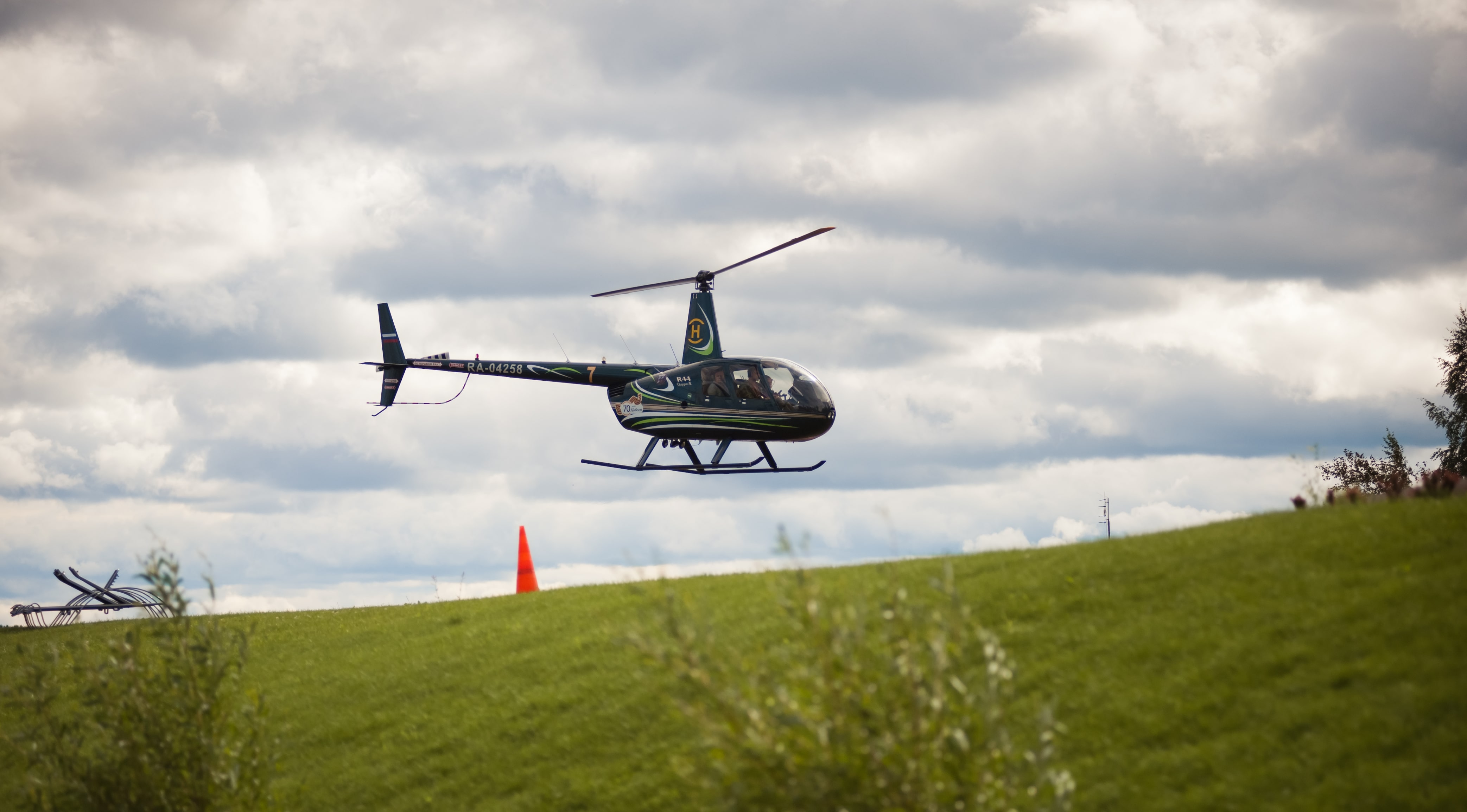 Вертолётная взлётная площадка: назначение, требования и безопасность эксплуатации